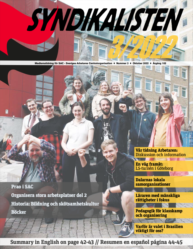 Omslag till tidningen Syndikalisten, nummer 3, år 2022. Foto som visar personer som deltar i en utbildning vid Järntorget i Göteborg. Personerna är medlemmar i SAC syndikalisternas fackföreningar.