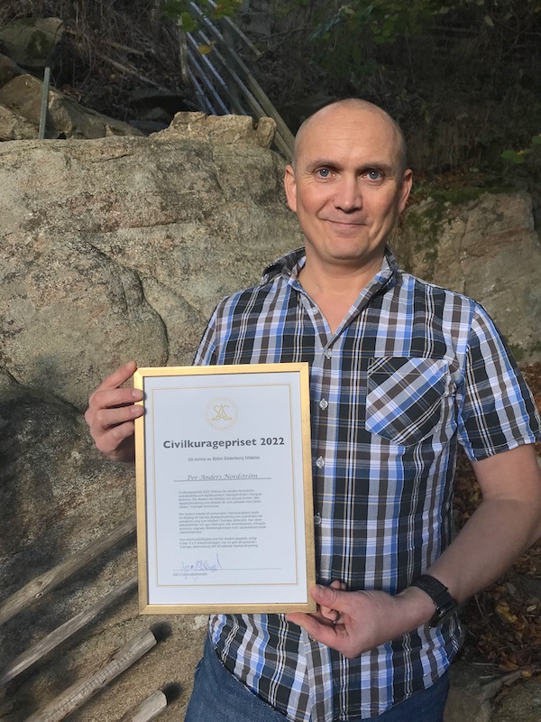 Per-Anders Nordström från Alingsås, mottog SAC syndikalisternas civilkuragepris 2022