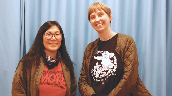 Foto som visar två personer;Jia Lee från Movement of Rank-and-File Educators och Sarah Hughes från Labor Notes.