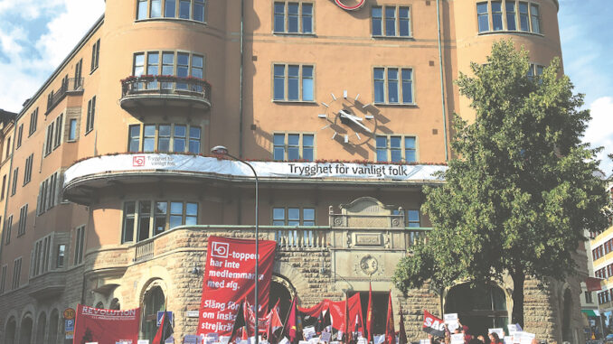 Manifestation till försvar för strejkrätten 2018, utanför LO-borgen i Stockholm.