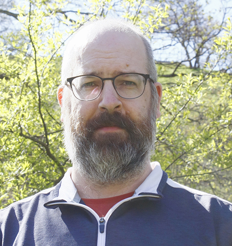 Porträtt av Rasmus Hästbacka, jurist och förtroendevald i SAC Syndikalisterna