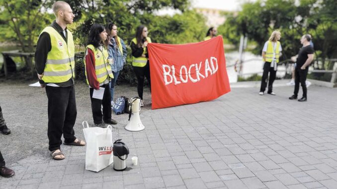 Blockad för att driva in löner från en restaurang i Malmö